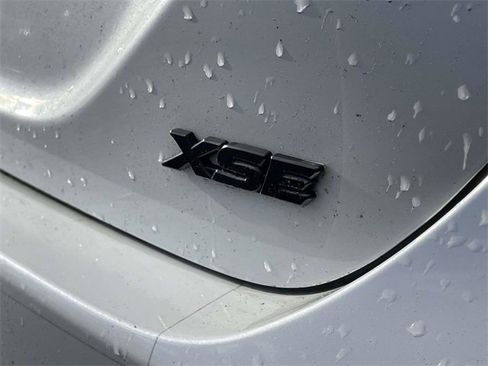 Used 2022 Toyota Camry XSE image 9
