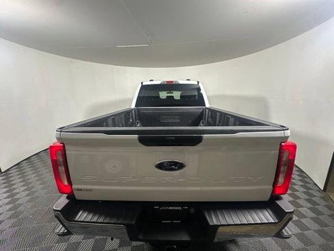 Used 2023 Ford F350 XLT AWD/4WD image 12