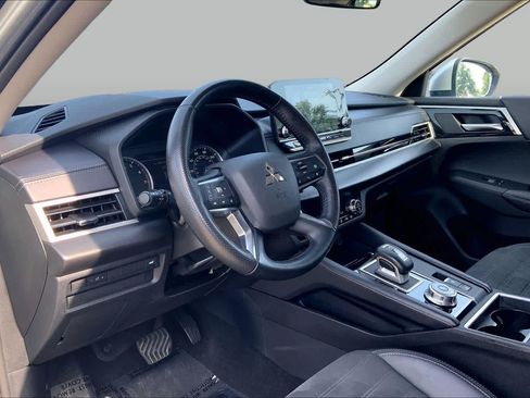 Used 2024 Mitsubishi Outlander SE AWD/4WD image 18