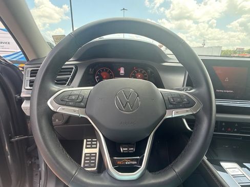 Used 2025 Volkswagen Atlas Peak Edition SE AWD/4WD image 17