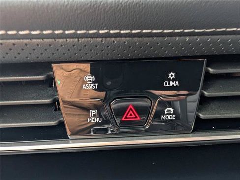Certified 2025 Volkswagen Atlas SEL AWD/4WD image 39
