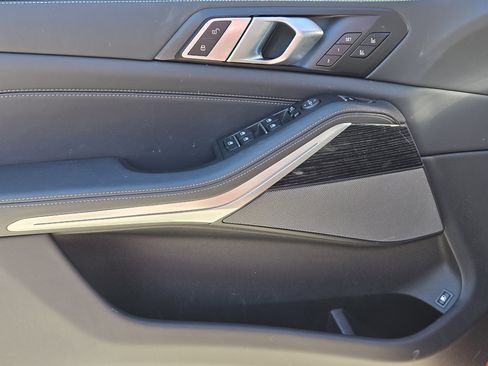 Used 2025 BMW X5 xDrive50e w/ Executive Package image 23