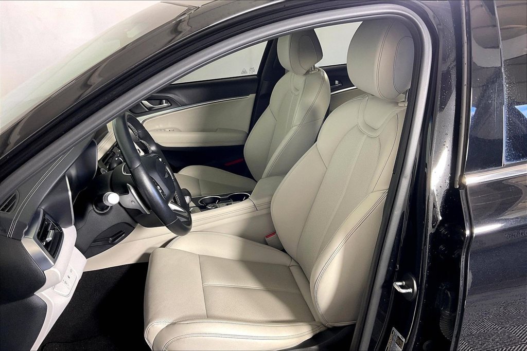 Used 2025 Genesis G70 2.5T RWD image 31