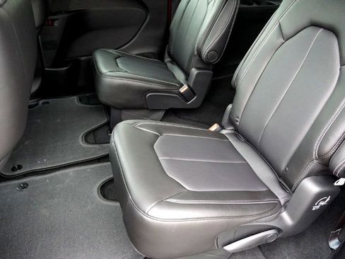 New 2026 Chrysler Pacifica Select image 27