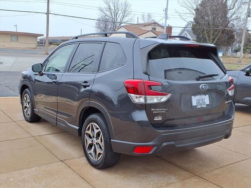 Used 2019 Subaru Forester Premium image 2