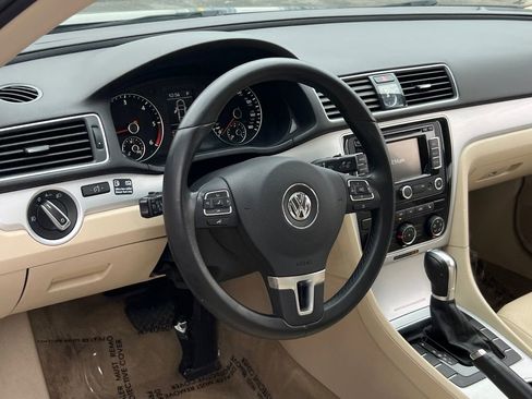 Used 2013 Volkswagen Passat TDI SE image 19