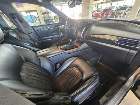 Used 2018 Maserati Levante GranLusso image 12