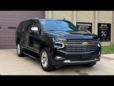 Used 2023 Chevrolet Suburban Premier AWD/4WD image 1
