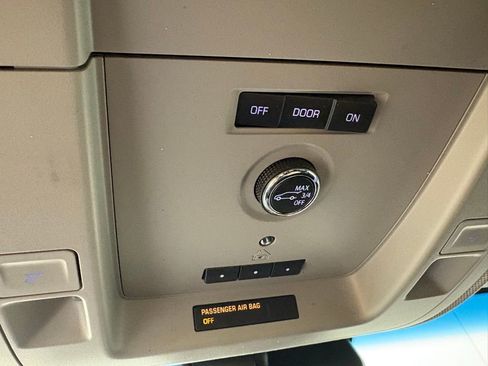 Used 2019 Chevrolet Suburban LT image 38