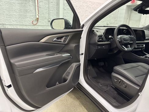 New 2026 Chevrolet Traverse LT w/ Midnight/Sport Edition AWD/4WD image 12