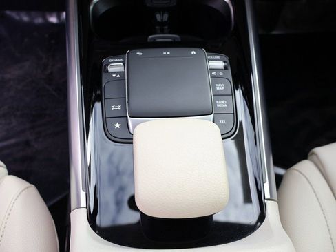 Used 2022 Mercedes-Benz GLA 250 w/ Premium Package Lite image 52