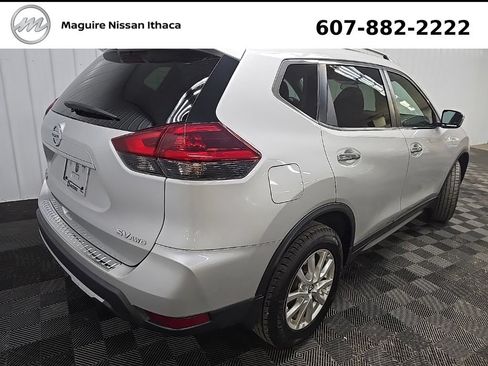 Used 2018 Nissan Rogue SV AWD/4WD image 11