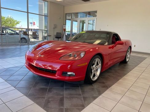 Used 2005 Chevrolet Corvette Coupe w/ Preferred Equipment Group RWD image 2