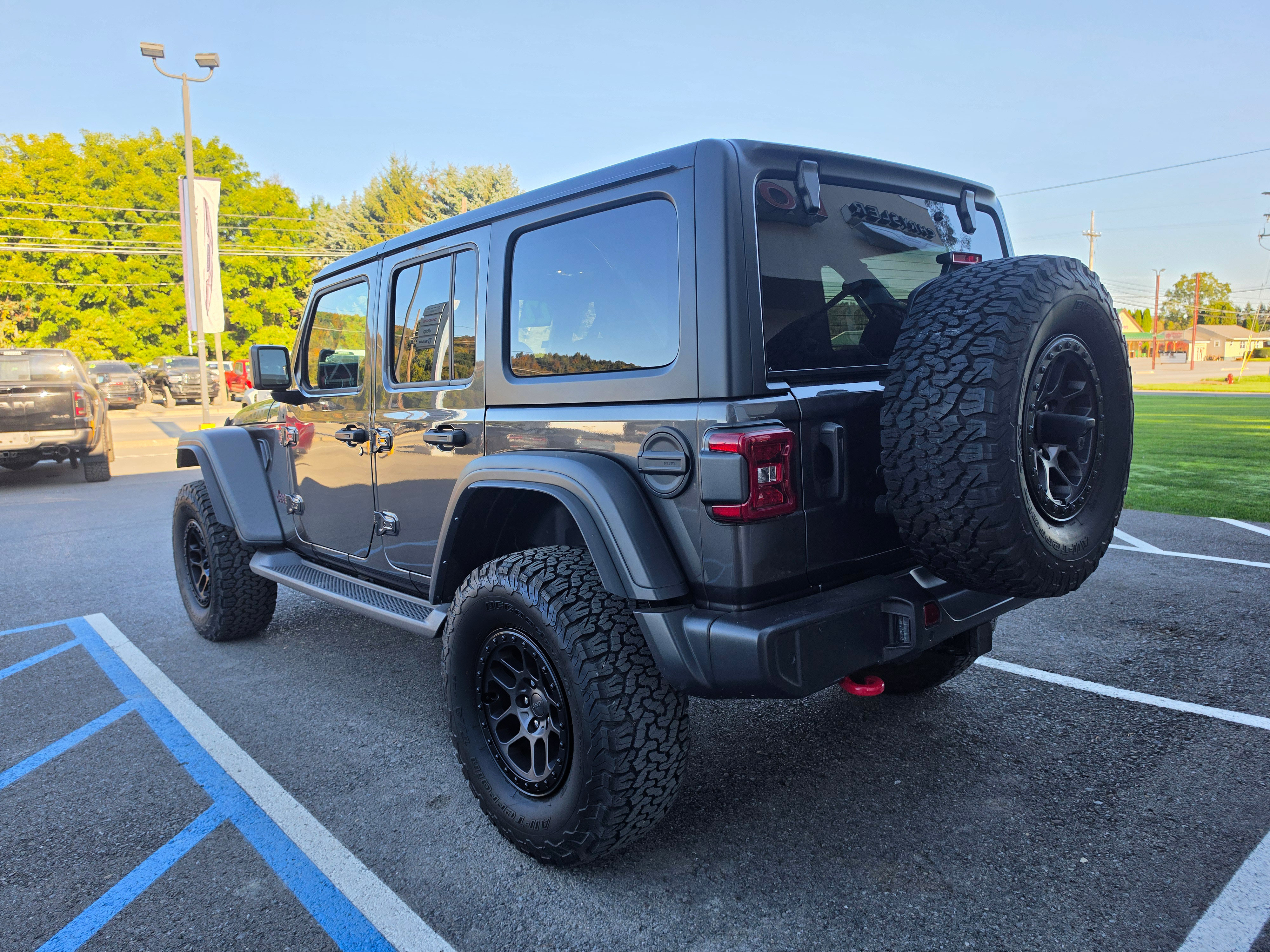 Used 2022 Jeep Wrangler Unlimited Rubicon w/ Xtreme Recon 35" Tire Package AWD/4WD image 6