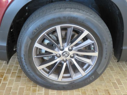 Used 2019 Toyota Highlander SE image 7