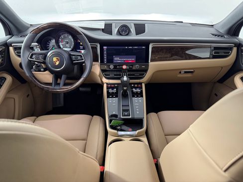 Certified 2026 Porsche Macan AWD/4WD image 16