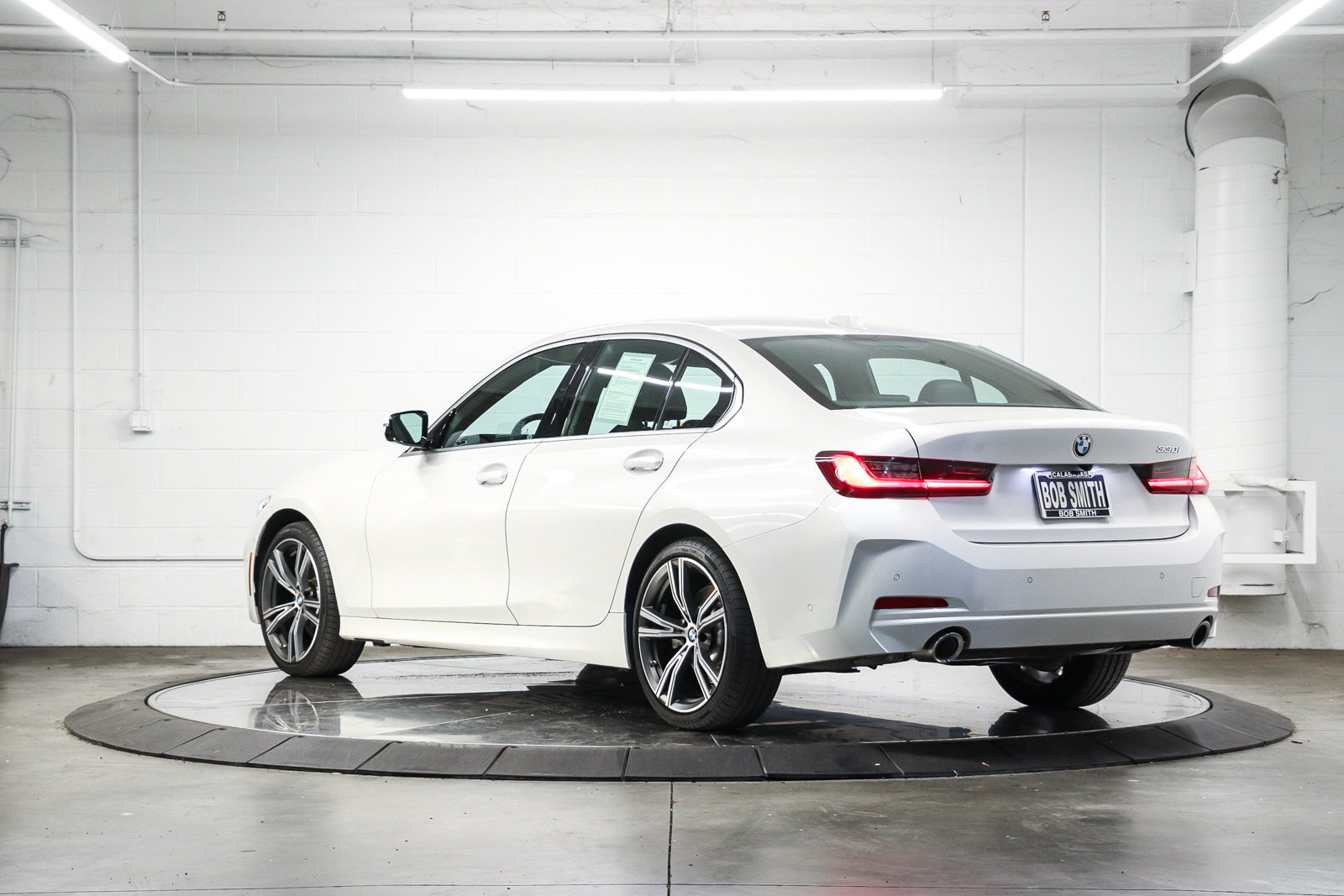 Certified 2024 BMW 330i Sedan w/ Convenience Package RWD image 4