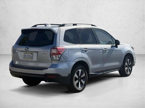 Used 2017 Subaru Forester 2.5i Premium w/ All-Weather Package AWD/4WD image 5