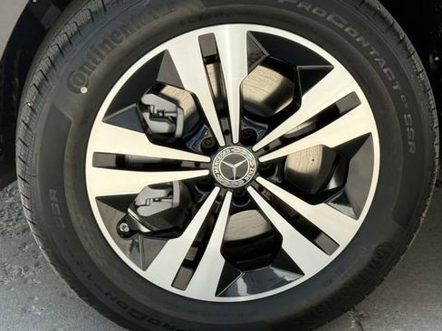 Used 2025 Mercedes-Benz GLB 250 4MATIC image 5