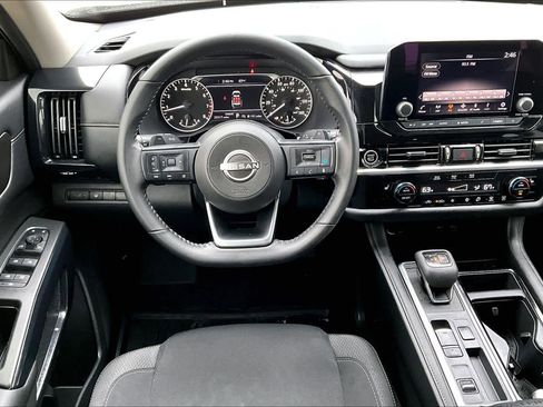 Used 2024 Nissan Pathfinder SV w/ Lighting Package (N92) image 5