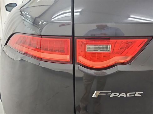 Used 2020 Jaguar F-PACE R-Sport image 17