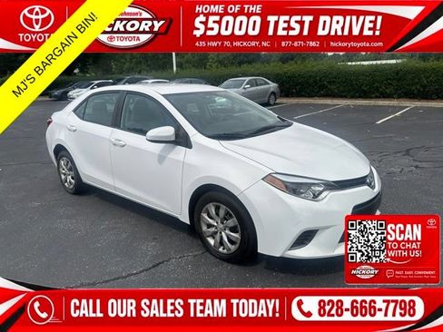 Used 2015 Toyota Corolla LE FWD image 1