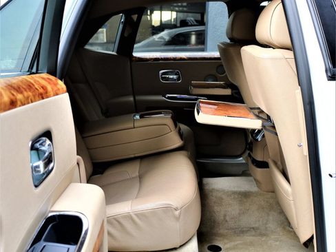 Used 2010 Rolls-Royce Ghost RWD image 36