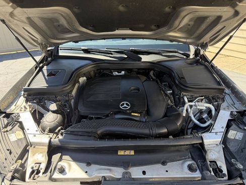 Used 2021 Mercedes-Benz GLC 300 4MATIC image 23