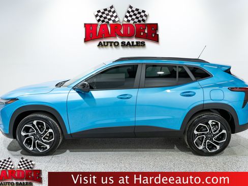 Used 2025 Chevrolet Trax RS FWD image 1