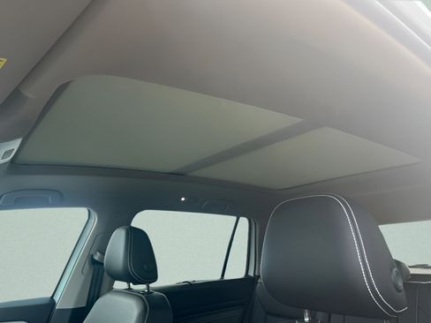 Used 2023 Volkswagen Atlas SE w/ Panoramic Sunroof Package AWD/4WD image 9