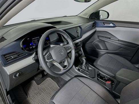 Used 2023 Volkswagen Taos SE w/ Panoramic Sunroof Package image 10