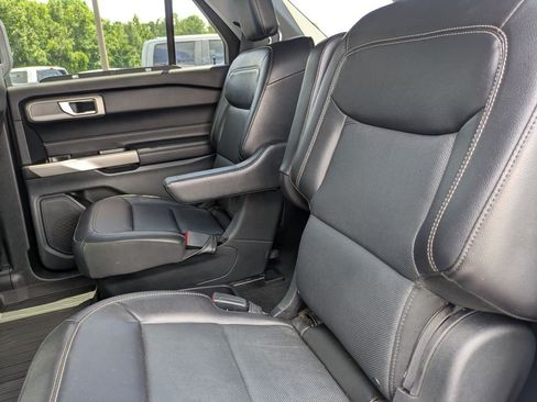 Used 2021 Ford Explorer Limited w/ Equipment Group 301A RWD image 17