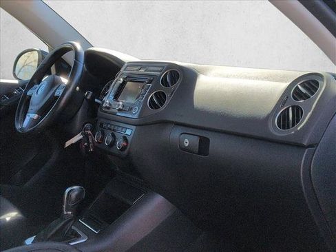 Used 2013 Volkswagen Tiguan SE image 22
