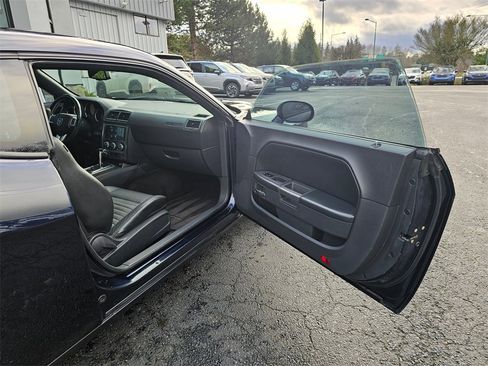 Used 2011 Dodge Challenger R/T image 10