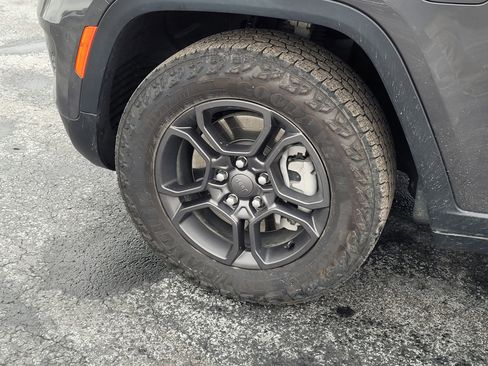 Used 2024 Jeep Grand Cherokee Trailhawk image 10