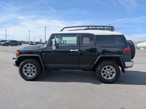 Used 2011 Toyota FJ Cruiser 4WD w/ Convenience Pkg image 7