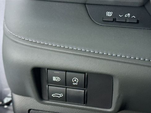 Used 2024 Toyota Highlander LE image 17