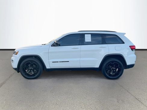 Used 2019 Jeep Grand Cherokee Laredo AWD/4WD image 4