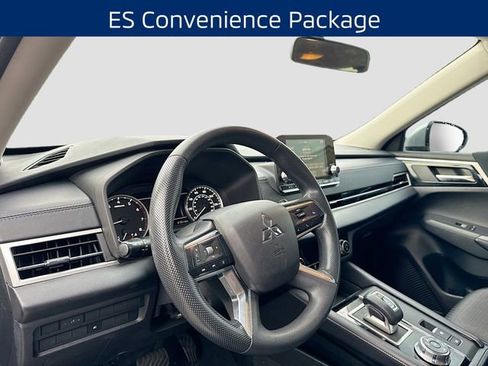 Used 2022 Mitsubishi Outlander ES image 10