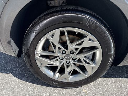 Used 2025 Genesis GV70 2.5T image 9