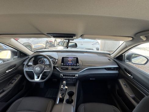 Used 2025 Nissan Altima 2.5 SV FWD image 34
