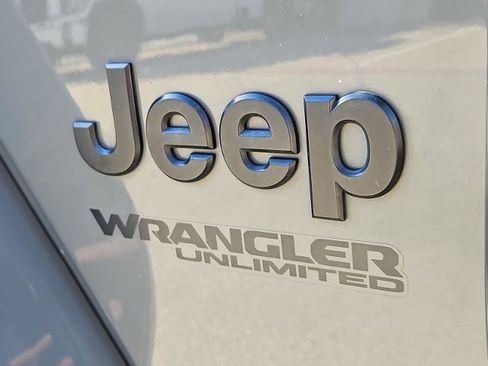 Used 2021 Jeep Wrangler Unlimited Sahara image 27