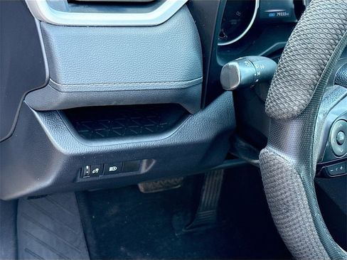 Used 2020 Toyota RAV4 LE image 11