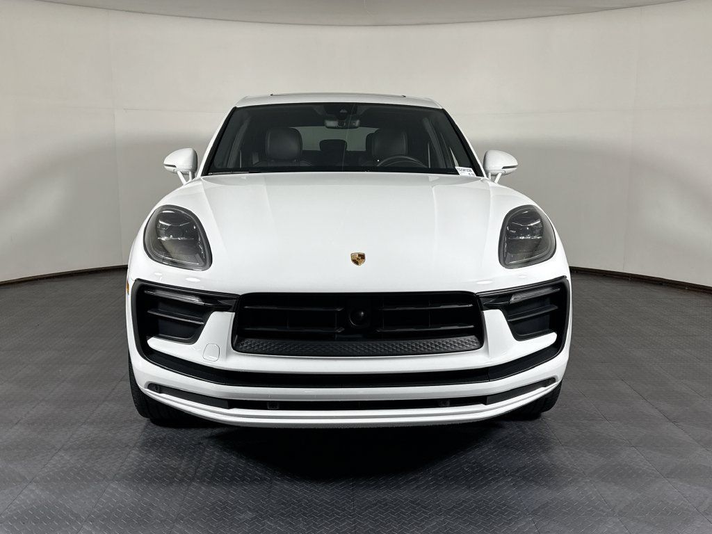 Used 2024 Porsche Macan AWD/4WD image 10