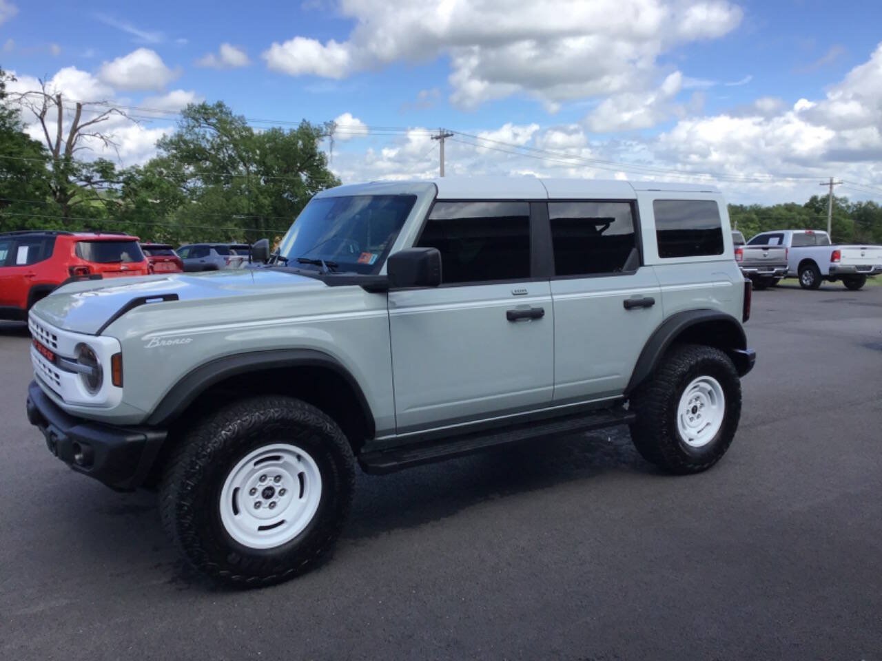 Used 2023 Ford Bronco Heritage Edition AWD/4WD image 3