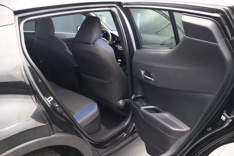 Used 2022 Toyota C-HR XLE FWD image 17