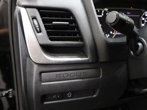Used 2024 Nissan Rogue S FWD image 18