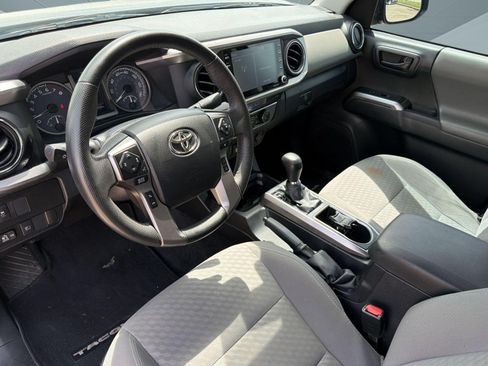 Used 2022 Toyota Tacoma SR5 w/ Technology Package AWD/4WD image 4