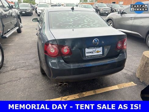 Used 2010 Volkswagen Jetta SE FWD image 2