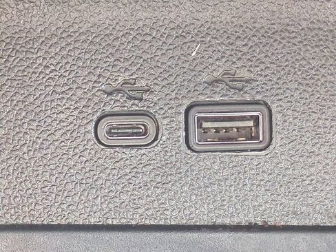 Used 2026 Chevrolet Traverse LT FWD image 23